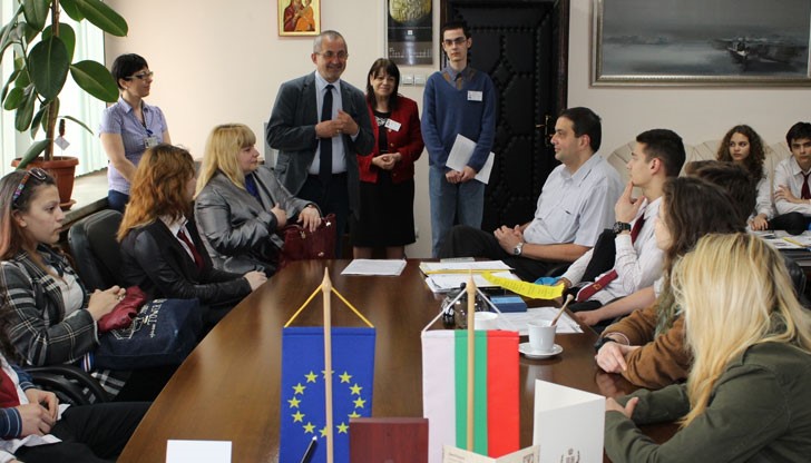 В Областна администрация - Русе се проведе необичаен Ден на отворените врати с ученици от АГ „Гео Милев”