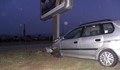 Млад шофьор се заби в билборд
