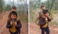 Баща носи сина си на гръб 30 километра до училището му