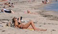 Млада жена остави чанта с 2600 лева на плажа и влезе да се къпе