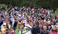 Хиляди хора се качиха на връх "Околчица" за деня на Ботев