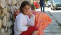 Българи затрупаха с подаръци Здравчето от градската тоалетна