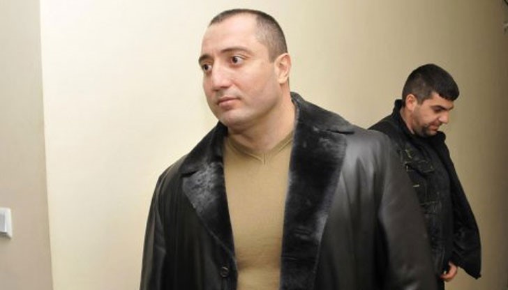 Лекарите ще го оперират отново Лекарите ще го оперират отново