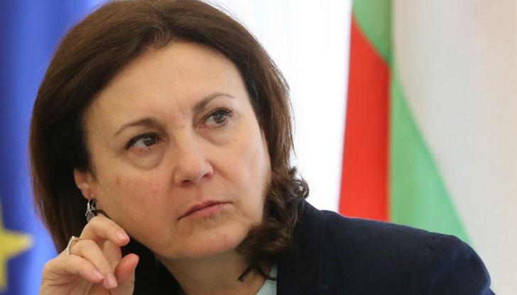 Министърката смята, че с назначението на роми за полицаи ще намали напрежението