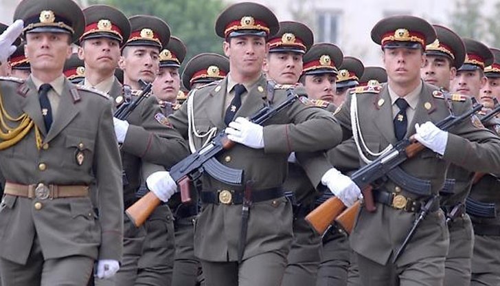 България е готова да участва с 400 войници сухопътна бригада на НАТО на територията на Румъния