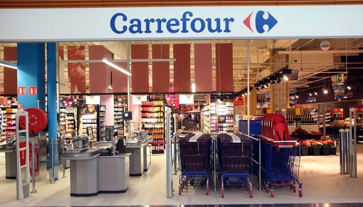 В България финансовите проблеми на Carrefour започнаха с оттеглянето на френската верига от Гърция през 2012 година