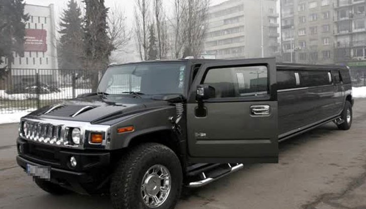 Поръчахме си салата и забелязахме, че персоналът е въоръжен...