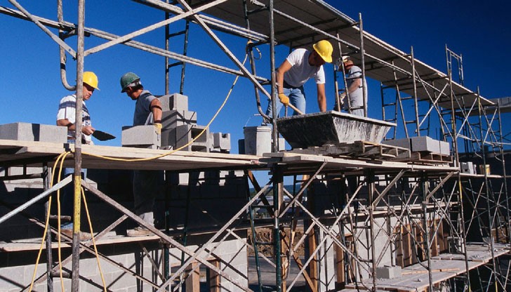 Българин е със счупени прешлени и инвалидност на едната ръка след трудова злополука в Италия / Снимката е илюстративна