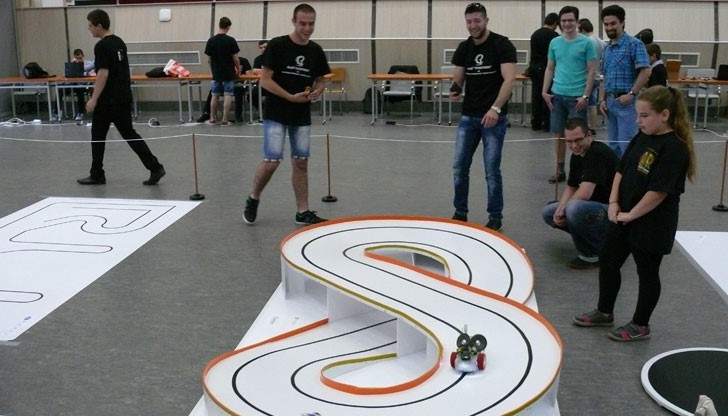40 състезатели с повече от 50 робота се включиха в инициативата