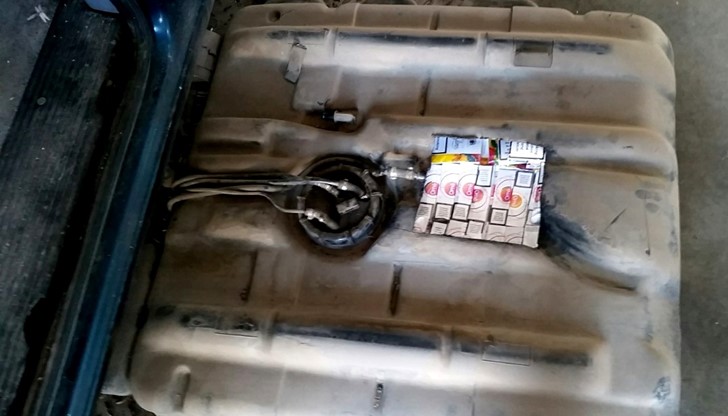 15 400 къса контрабандни цигари, укрити в резервоар на микробус 15 400 къса контрабандни цигари, укрити в резервоар на микробус