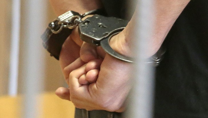 Днес 54-годишният Илиян В. от Дулово е задържан за срок до 72 часа