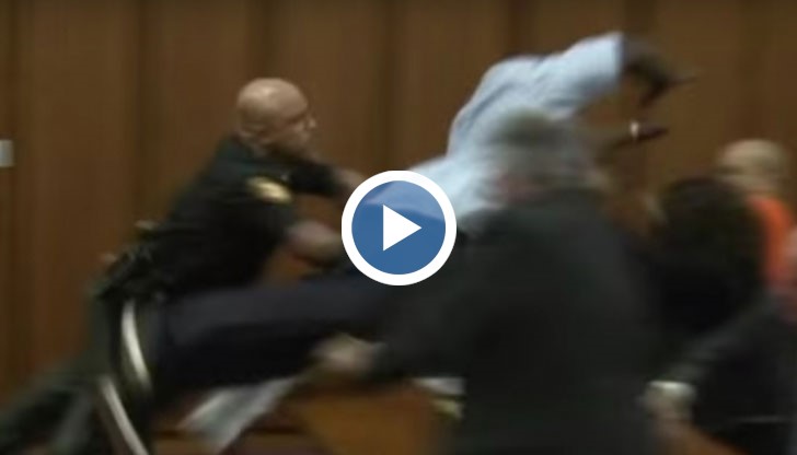 Родителят издивял, когато видял изрода да се усмихва