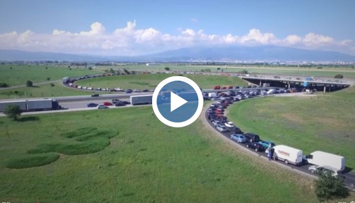 Хиляди коли в колона по Околовръстното на София правят опит за рекорд