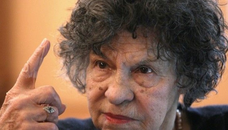 Крадците успели да свият пари и златни накити Крадците успели да свият пари и златни накити