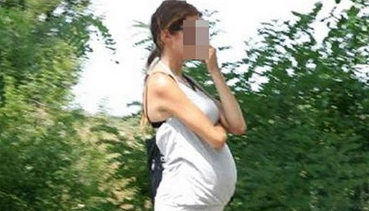 Сводникът я карал с бой да обслужва мъже на магистралата, дори когато момичето забременяло / Снимката е илюстративна