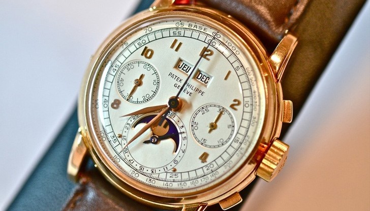 Складът е в престижния Осми район на френската столица