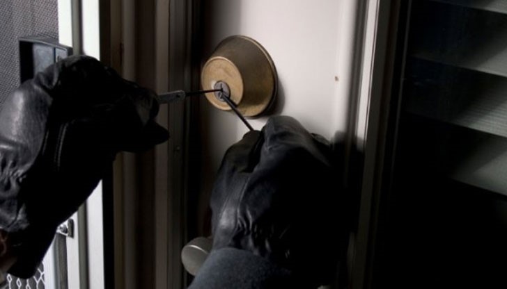 Христина Богданова разказа, че това е втория опит за разбиване на къщата Христина Богданова разказа, че това е втория опит за разбиване на къщата