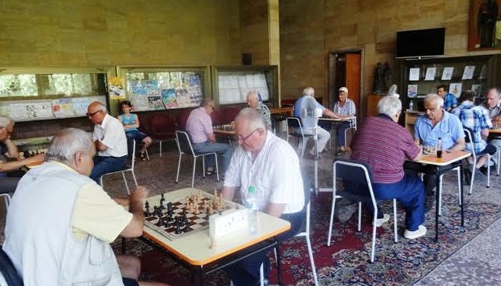 След оспорвана борба първото място спечели Тефик Байтар с 5 победи от 5 партии