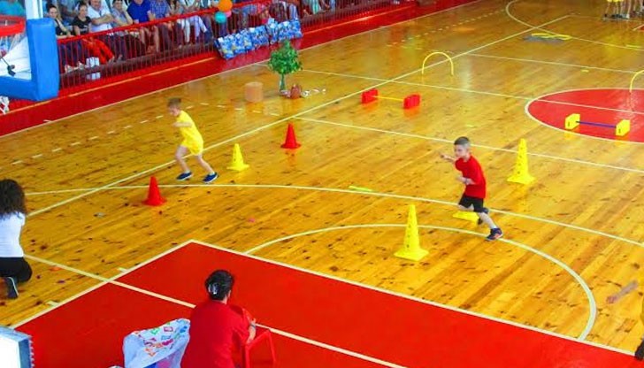 Над 200 деца от детското заведение на възраст от 3 – 7 години премериха сили в забавни спортни игри