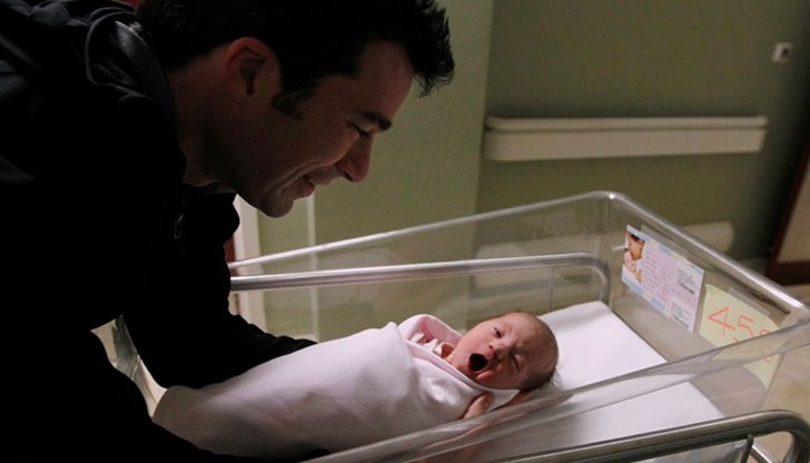 Бащите на деца до тригодишна възраст да са защитени от уволнение Бащите на деца до тригодишна възраст да са защитени от уволнение