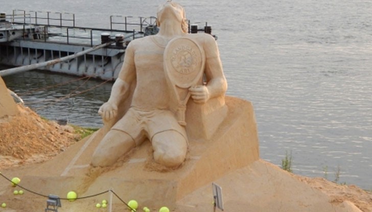 Бяха връчени и множество поощрителни награди на скулпторите, участващи във фестивала