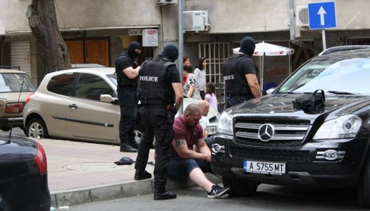 Поне шест от общо 15-те арестувани вчера при зрелищна акция в Бургас ще бъдат привлечени като обвиняеми днес