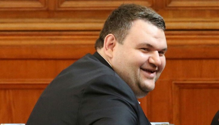 Фирма, свързана с депутат от ДПС Делян Пеевски, купува "Печатница София" Фирма, свързана с депутат от ДПС Делян Пеевски, купува "Печатница София"