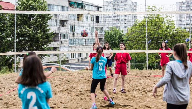 Състезанието се проведе по инициатива на Сдружение „Русе волей клуб“ в рамките на проект „Междуучилищен спортен празник по волейбол“