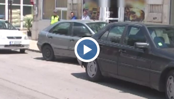 Шофьор не спрял на знак стоп на улица "Николаевска" е ударен от служебен автомобил
