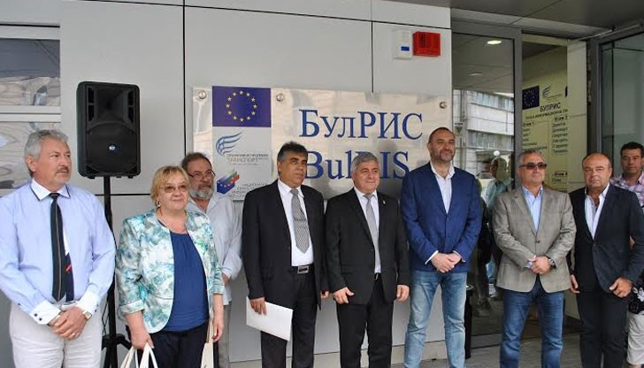 Пред сградата на Държавно предприятие „Пристанищна инфраструктура“ тържествено беше отбелязан празника на Дунав