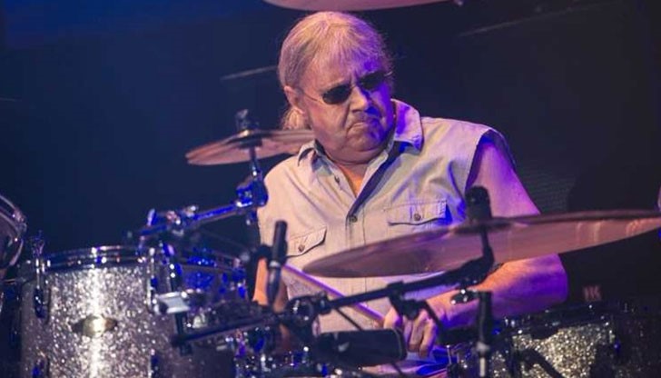 Иън Прайс е преживял инсулт, затова са отменени концертите на „Пърпъл” в Швеция и Дания Иън Прайс е преживял инсулт, затова са отменени концертите на „Пърпъл” в Швеция и Дания