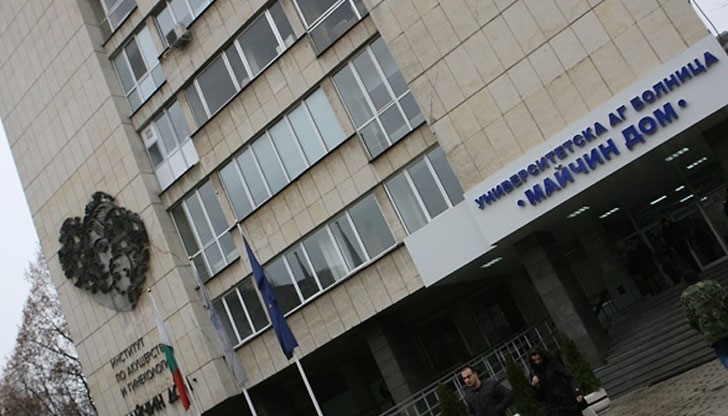 Лекарите извършват три тежки операции, за да спасят майката и бебето й Лекарите извършват три тежки операции, за да спасят майката и бебето й