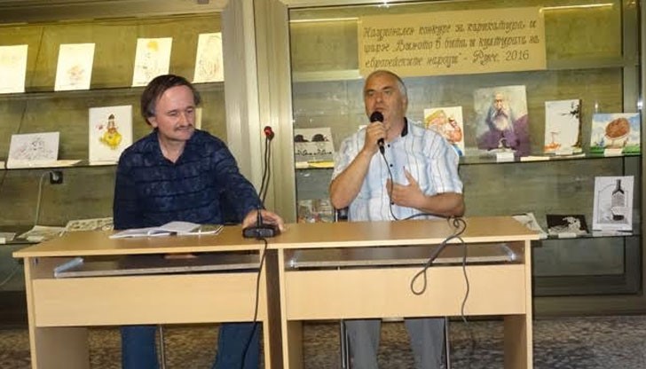 По време на срещата с русенската публика Дачо Господинов разказа за своята работа като главен редактор на сайта e-Lit.info