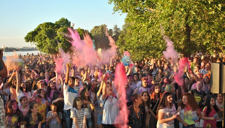 Русе отпразнува за първи път Холи – „Фестивалът на цветовете“