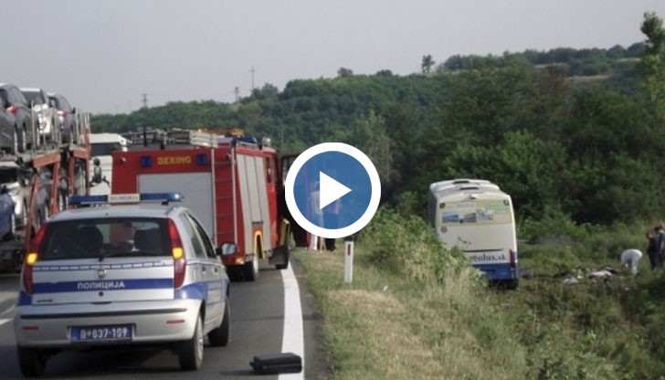 Словенски автобус се преобръща на пътя за Сърбия