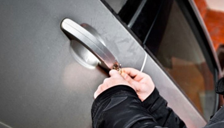 Автомобилът е намерен с липсваща ключалка и извадени кабели за захранването на борд-компютъра Автомобилът е намерен с липсваща ключалка и извадени кабели за захранването на борд-компютъра