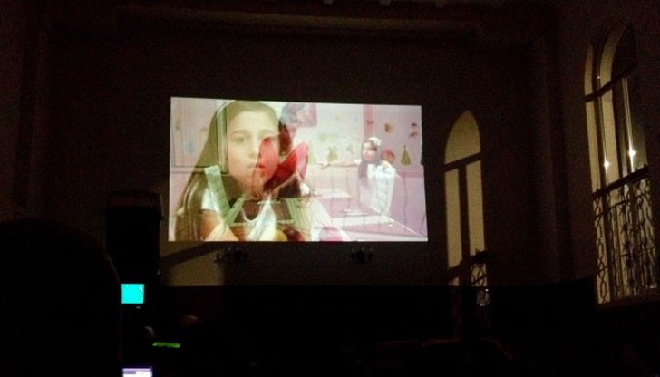 Фестивалът ще бъде открит с прожекцията на филма „Черна котка, бял котарак“ Фестивалът ще бъде открит с прожекцията на филма „Черна котка, бял котарак“