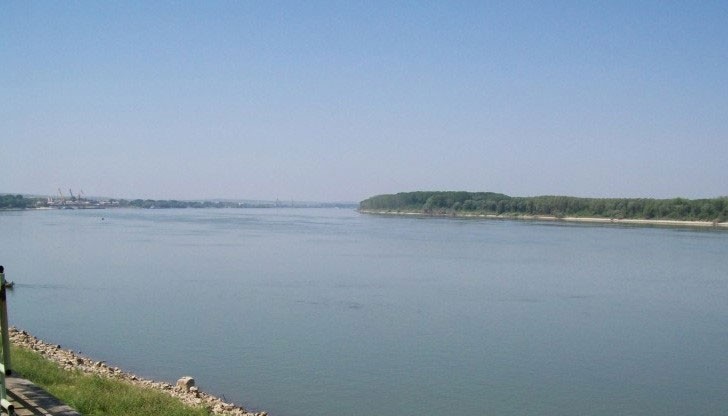 Разлятото гориво, засечено на понтон № 9, е изчезнало по течението Разлятото гориво, засечено на понтон № 9, е изчезнало по течението