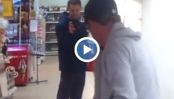 Този господин май е прекалил с чашките преди да посети кварталния супермаркет