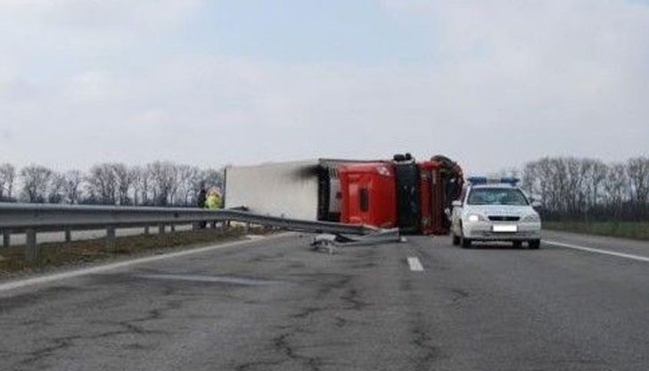 Инцидентът е станал снощи между Харманли и Симеоновград край пътния възел на автомагистрала „Марица“ / Снимката е илюстративна Инцидентът е станал снощи между Харманли и Симеоновград край пътния възел на автомагистрала „Марица“ / Снимката е илюстративна