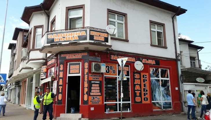 Единият от извършителите на грабежа е починал Единият от извършителите на грабежа е починал