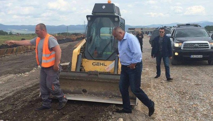 Лазар Лазаров: Строим пътища най-евтино в Европа Лазар Лазаров: Строим пътища най-евтино в Европа