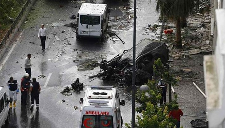 Ранените са най-малко 36 души след като кола-бомба се взриви в Истанбул