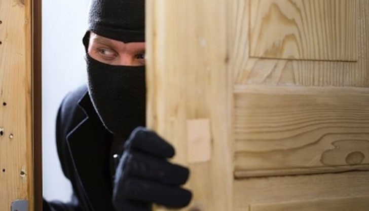 Крадец е влязъл в незаключена къща на улица "Ибър"