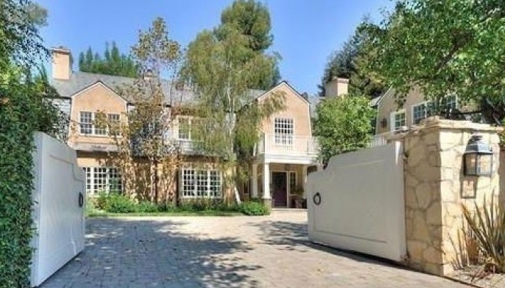 Певицата притежава 600 кв. метра имение в Бевърли Хилс