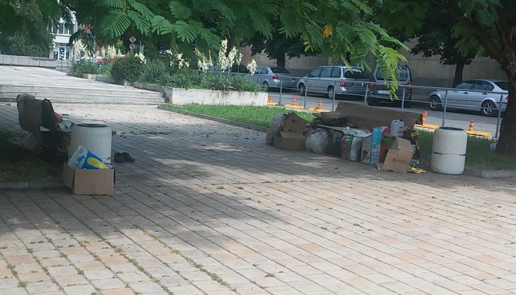 Спира автобус с туристи на Халите и първото, което виждат е... ТОВА!