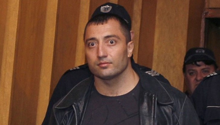 Очите е жив, но ранен и пътува в момента към болницата в Бургас с линейка Очите е жив, но ранен и пътува в момента към болницата в Бургас с линейка