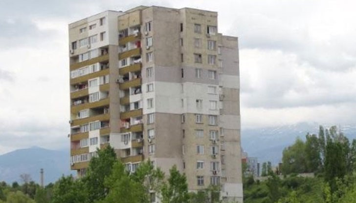 Има 77 жилищни сгради на десет и повече етажа, които се намират в град Русе