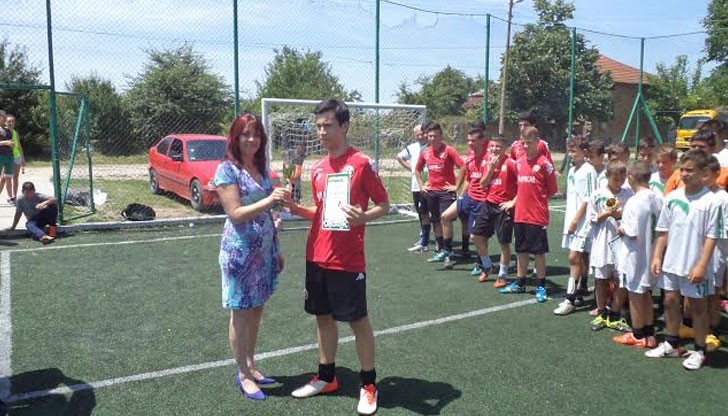 Футболистите на „Марисан“ от Русе станаха първенци на турнира, който е по повод 1 юни