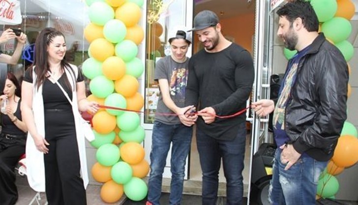 Тони и Фики са убедени, че щом гласовете им са медени, значи няма как да не им провърви и в сладкарския бизнес